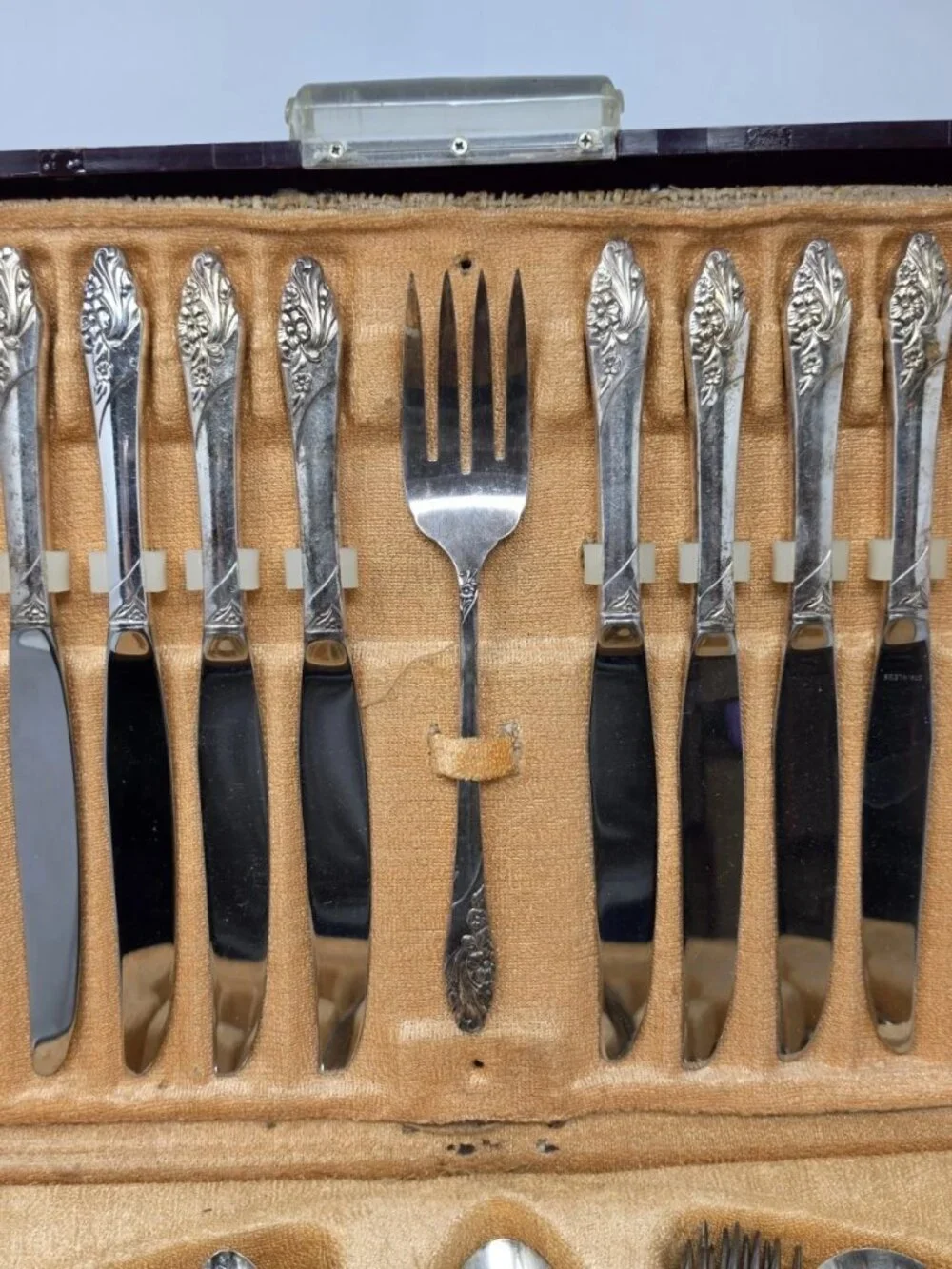54 Piece Oneida Community Evening Star SILVERPLATE Flatware Set In Bakelite Case
